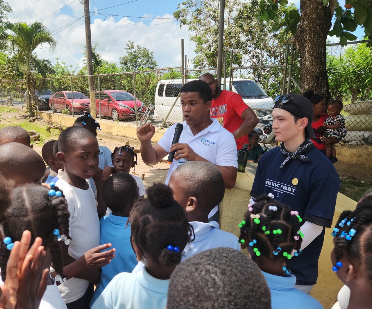 Voluntariado compartiendo con la niñez