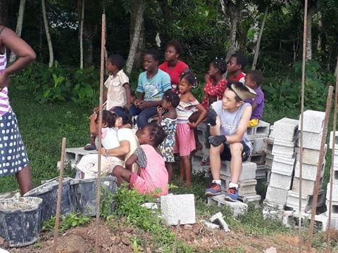 Servicio voluntario junto a las comunidades